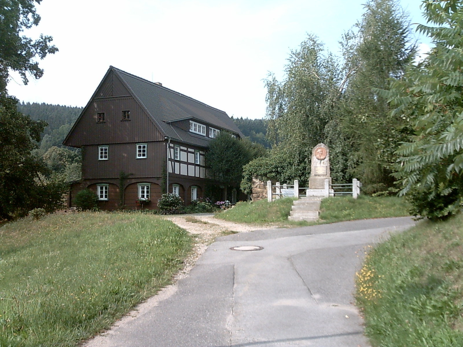 Kocor Denkmal mit Fachwerkhaus