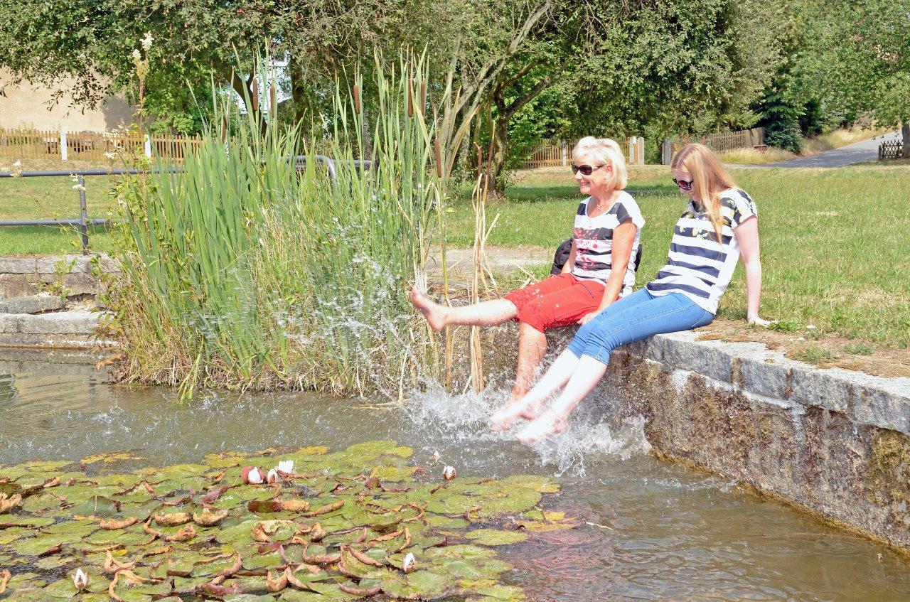 Eulowitz Abkühlung am Dorfteich